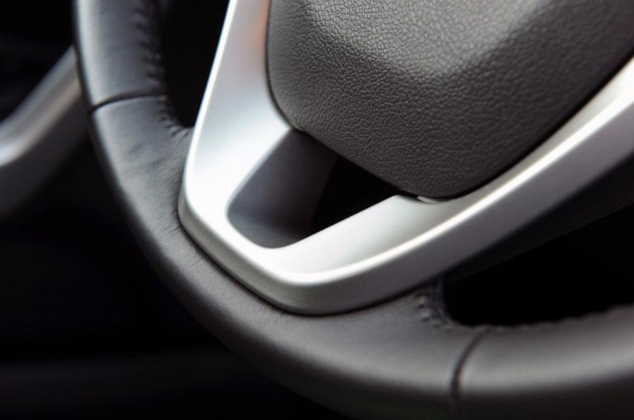  Ford Fiesta SES 2011 года  (фото 23 из 59)